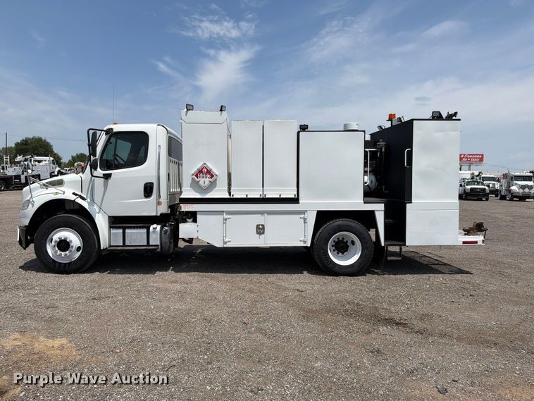 image for item FB4986 2014 Freightliner Business Class M2 fuel / lube truck
