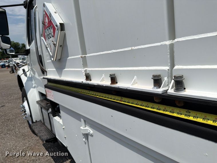 image for item FB4986 2014 Freightliner Business Class M2 fuel / lube truck