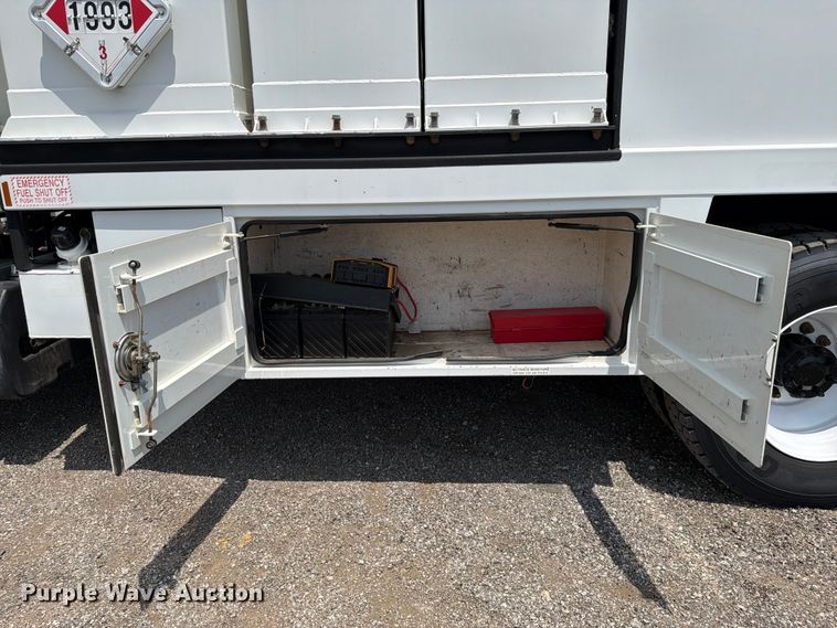 image for item FB4986 2014 Freightliner Business Class M2 fuel / lube truck