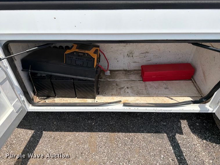 image for item FB4986 2014 Freightliner Business Class M2 fuel / lube truck