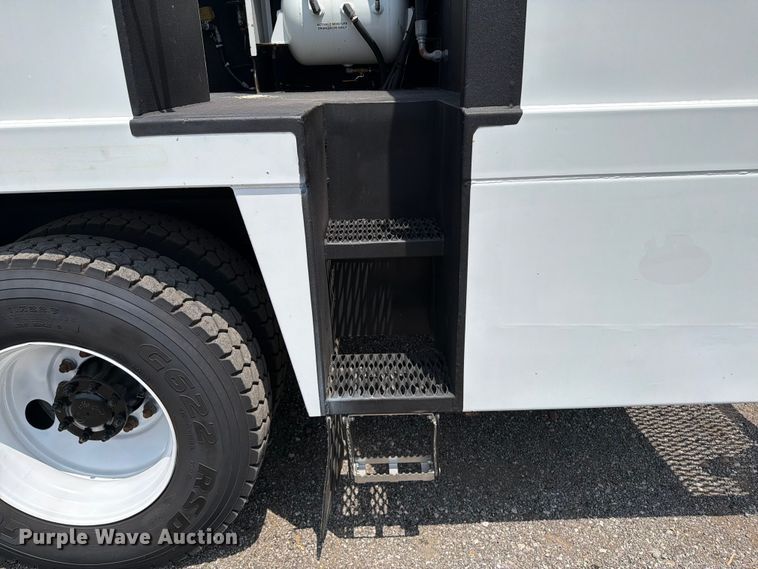 image for item FB4986 2014 Freightliner Business Class M2 fuel / lube truck