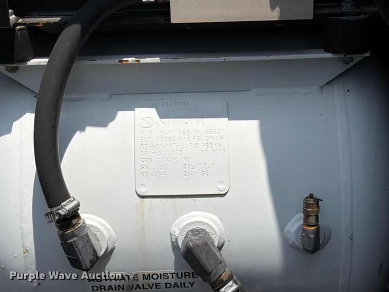 image for item FB4986 2014 Freightliner Business Class M2 fuel / lube truck