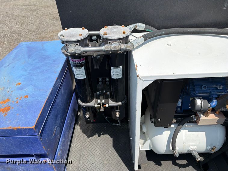 image for item FB4986 2014 Freightliner Business Class M2 fuel / lube truck