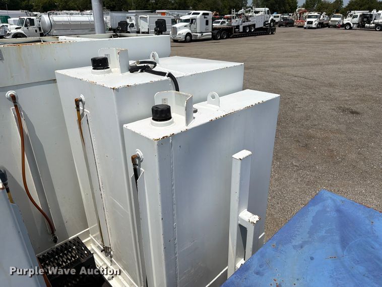 image for item FB4986 2014 Freightliner Business Class M2 fuel / lube truck