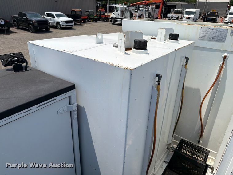 image for item FB4986 2014 Freightliner Business Class M2 fuel / lube truck