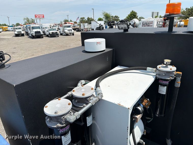 image for item FB4986 2014 Freightliner Business Class M2 fuel / lube truck