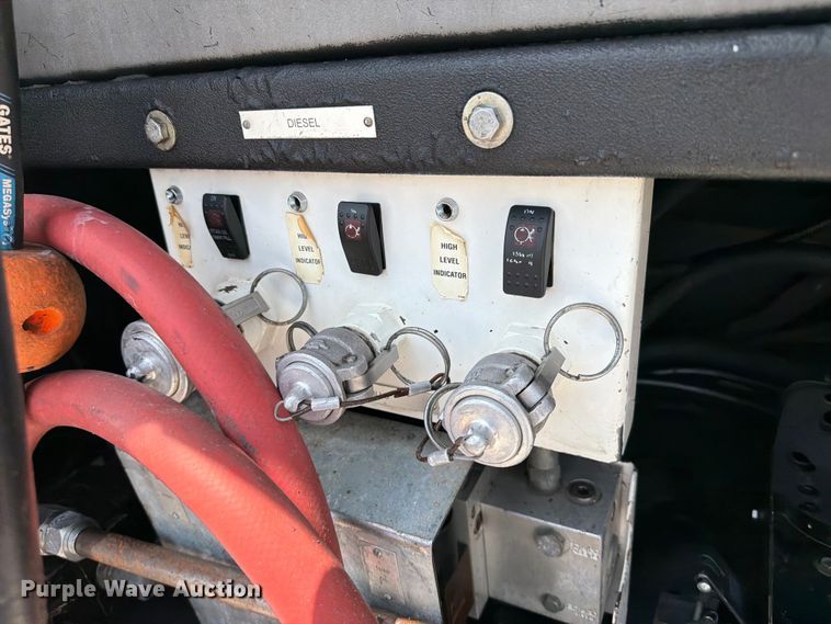 image for item FB4986 2014 Freightliner Business Class M2 fuel / lube truck