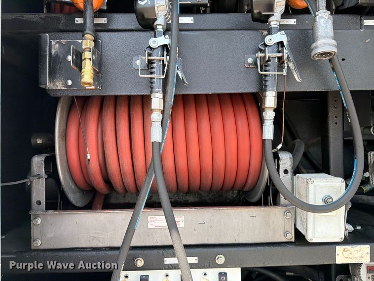 image for item FB4986 2014 Freightliner Business Class M2 fuel / lube truck