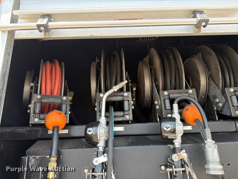 image for item FB4986 2014 Freightliner Business Class M2 fuel / lube truck