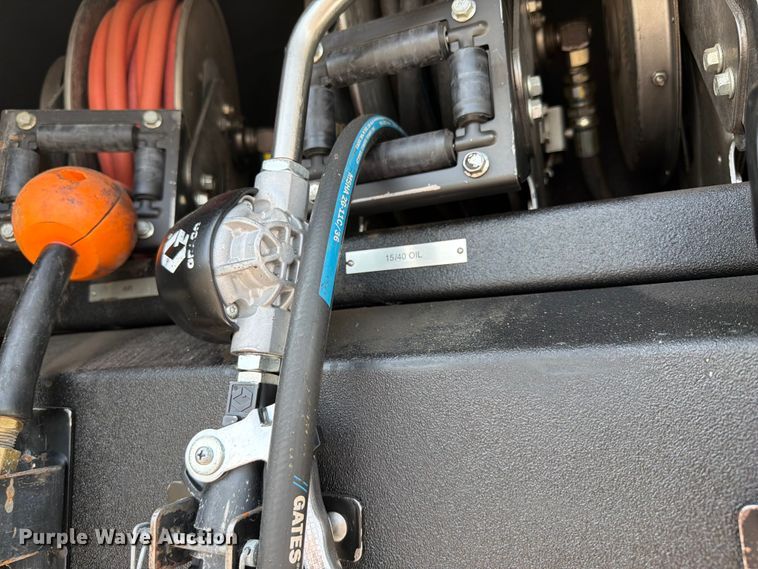 image for item FB4986 2014 Freightliner Business Class M2 fuel / lube truck