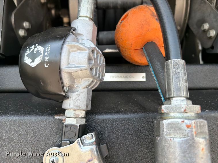 image for item FB4986 2014 Freightliner Business Class M2 fuel / lube truck