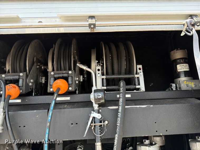 image for item FB4986 2014 Freightliner Business Class M2 fuel / lube truck