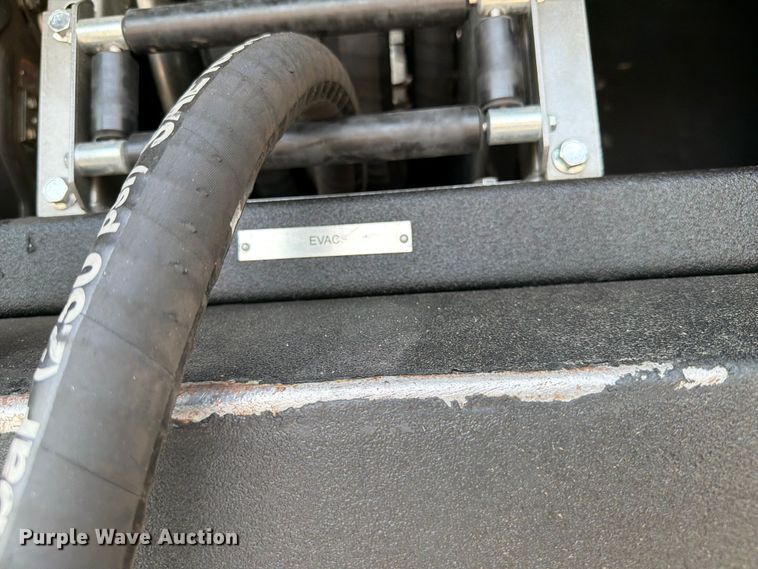 image for item FB4986 2014 Freightliner Business Class M2 fuel / lube truck