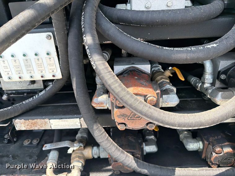 image for item FB4986 2014 Freightliner Business Class M2 fuel / lube truck