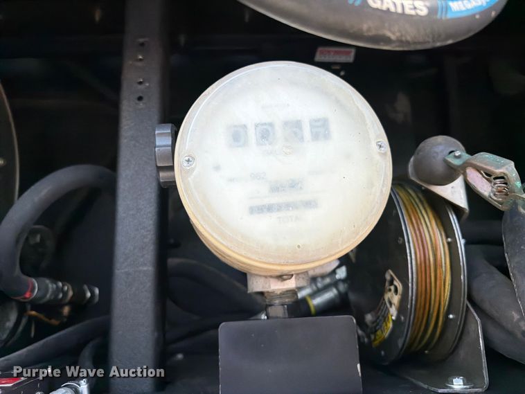 image for item FB4986 2014 Freightliner Business Class M2 fuel / lube truck