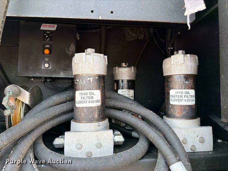 image for item FB4986 2014 Freightliner Business Class M2 fuel / lube truck