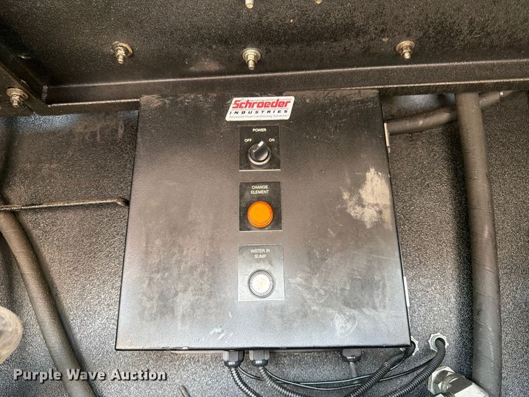image for item FB4986 2014 Freightliner Business Class M2 fuel / lube truck