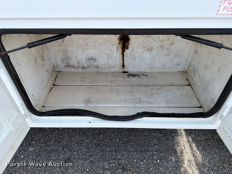 image for item FB4986 2014 Freightliner Business Class M2 fuel / lube truck