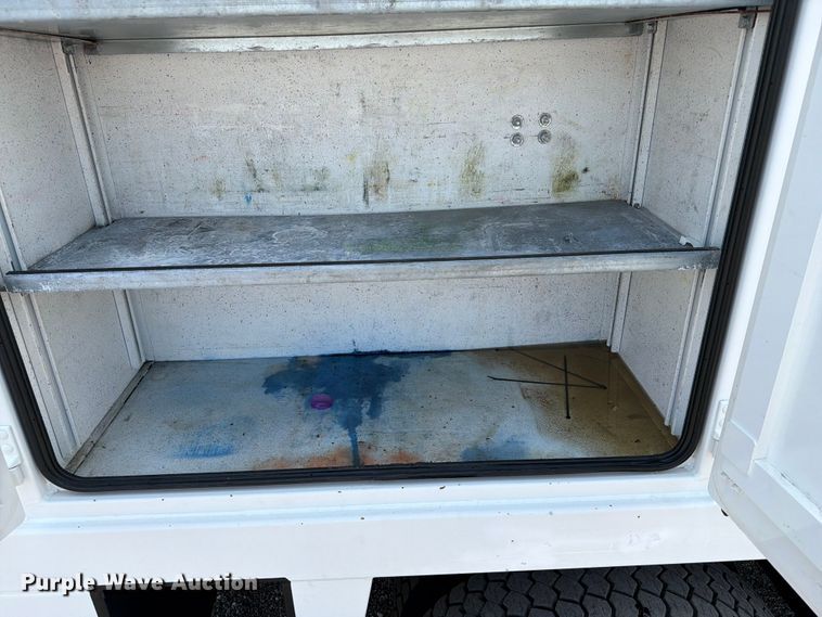 image for item FB4986 2014 Freightliner Business Class M2 fuel / lube truck