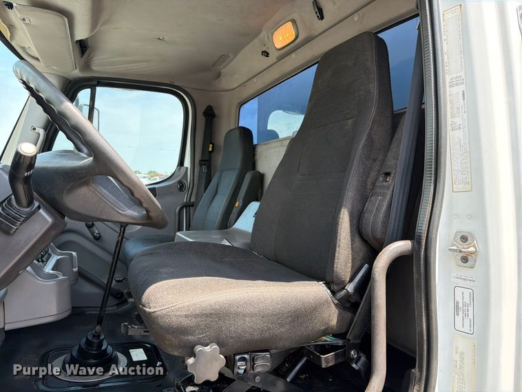 image for item FB4986 2014 Freightliner Business Class M2 fuel / lube truck