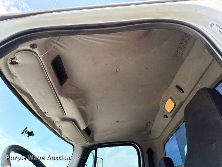 image for item FB4986 2014 Freightliner Business Class M2 fuel / lube truck