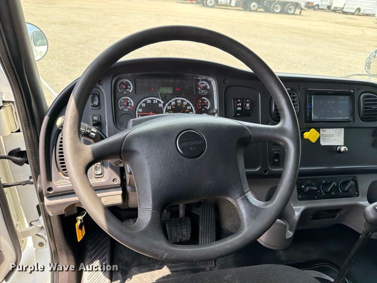 image for item FB4986 2014 Freightliner Business Class M2 fuel / lube truck