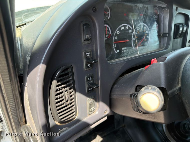 image for item FB4986 2014 Freightliner Business Class M2 fuel / lube truck