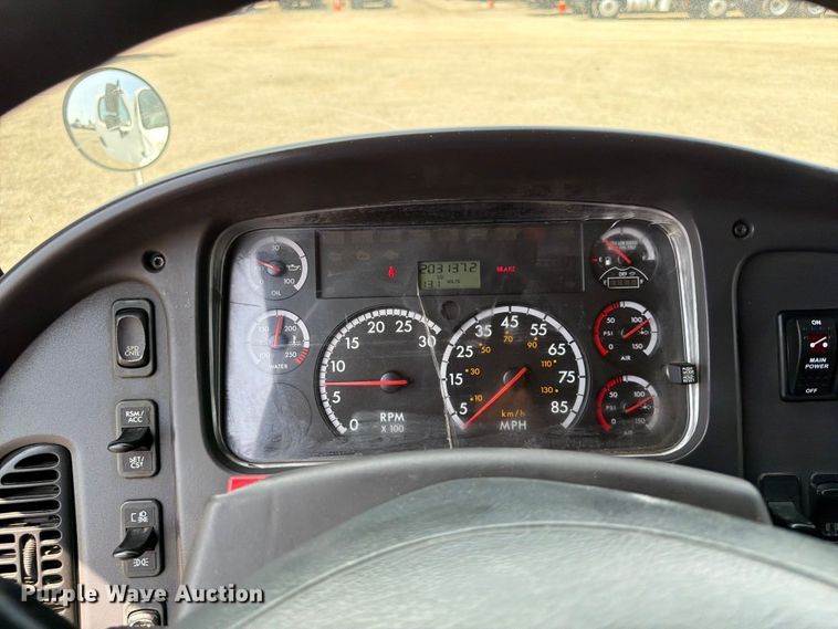 image for item FB4986 2014 Freightliner Business Class M2 fuel / lube truck