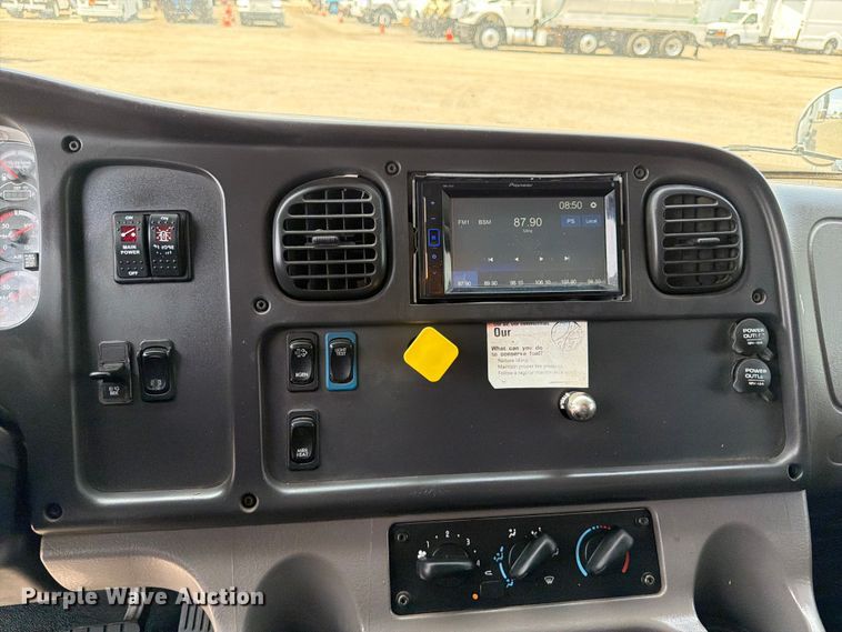 image for item FB4986 2014 Freightliner Business Class M2 fuel / lube truck