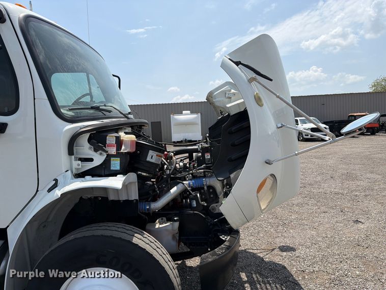image for item FB4986 2014 Freightliner Business Class M2 fuel / lube truck