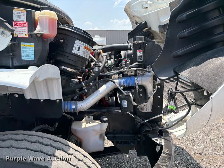 image for item FB4986 2014 Freightliner Business Class M2 fuel / lube truck