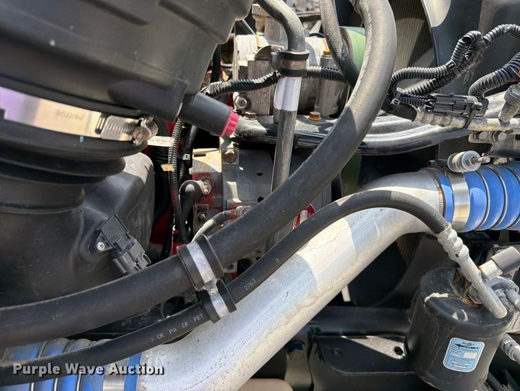 image for item FB4986 2014 Freightliner Business Class M2 fuel / lube truck