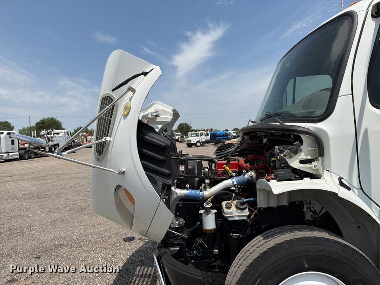 image for item FB4986 2014 Freightliner Business Class M2 fuel / lube truck
