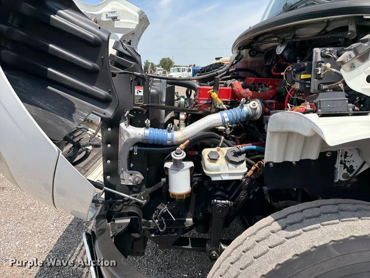 image for item FB4986 2014 Freightliner Business Class M2 fuel / lube truck