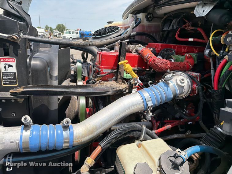 image for item FB4986 2014 Freightliner Business Class M2 fuel / lube truck