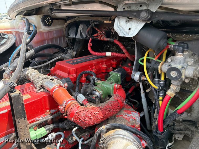 image for item FB4986 2014 Freightliner Business Class M2 fuel / lube truck