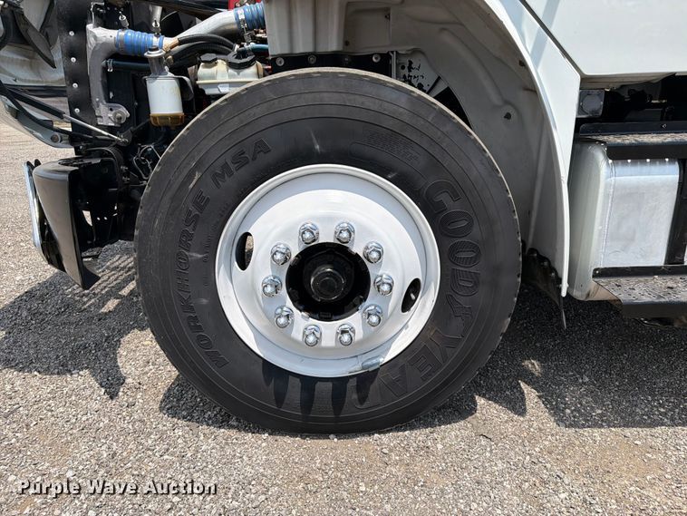 image for item FB4986 2014 Freightliner Business Class M2 fuel / lube truck
