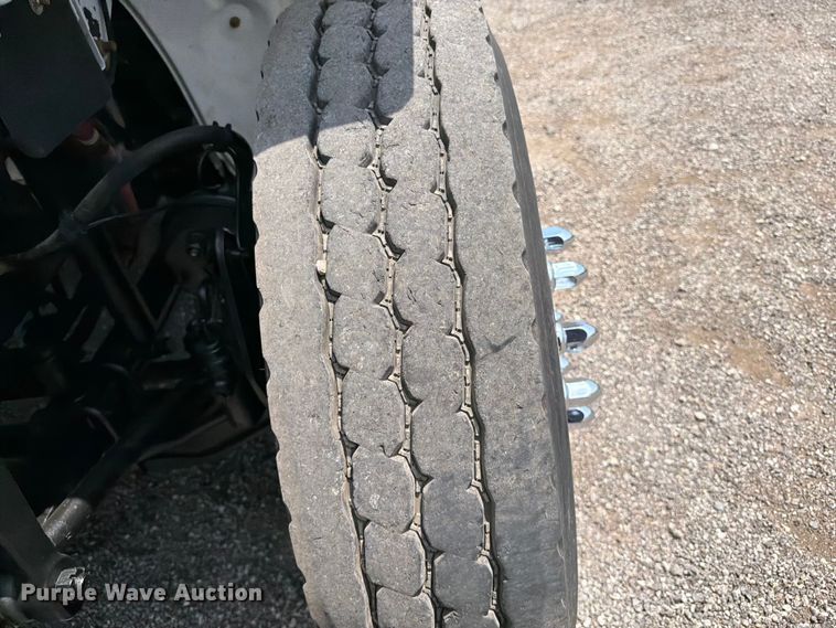 image for item FB4986 2014 Freightliner Business Class M2 fuel / lube truck