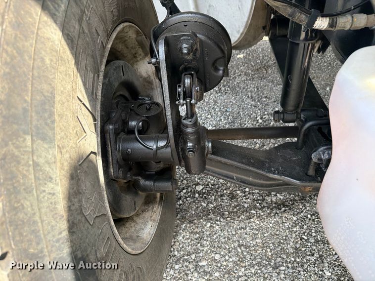 image for item FB4986 2014 Freightliner Business Class M2 fuel / lube truck