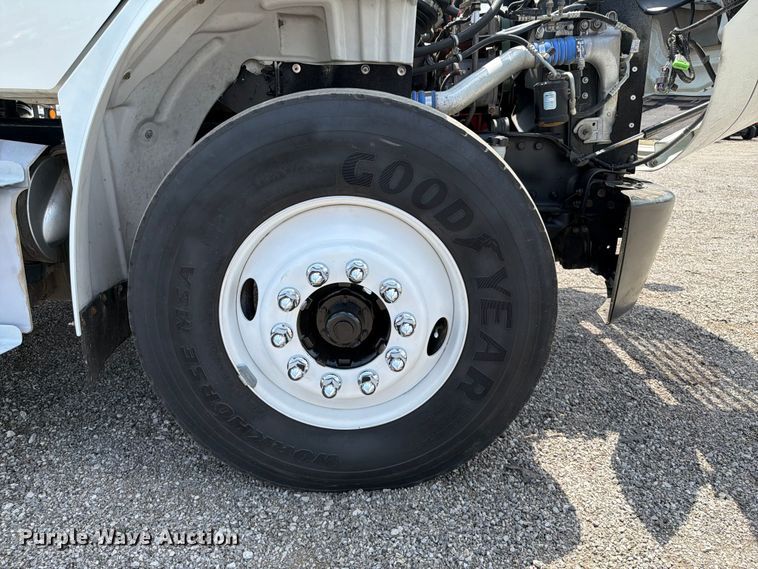 image for item FB4986 2014 Freightliner Business Class M2 fuel / lube truck