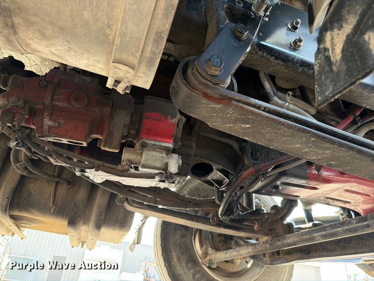 image for item FB4986 2014 Freightliner Business Class M2 fuel / lube truck