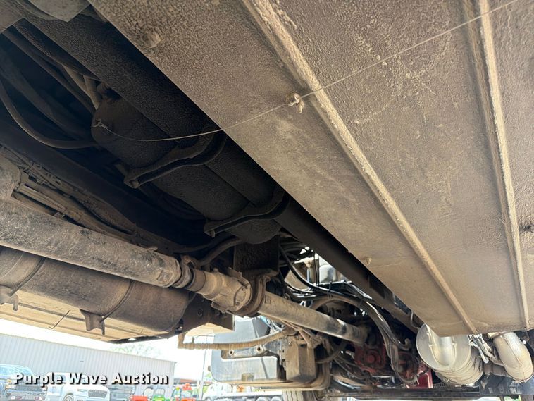 image for item FB4986 2014 Freightliner Business Class M2 fuel / lube truck