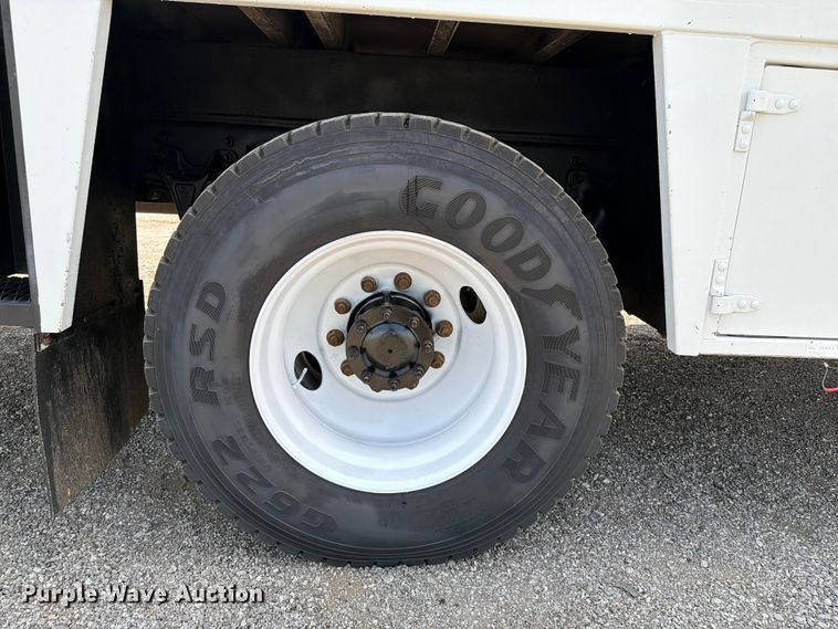 image for item FB4986 2014 Freightliner Business Class M2 fuel / lube truck