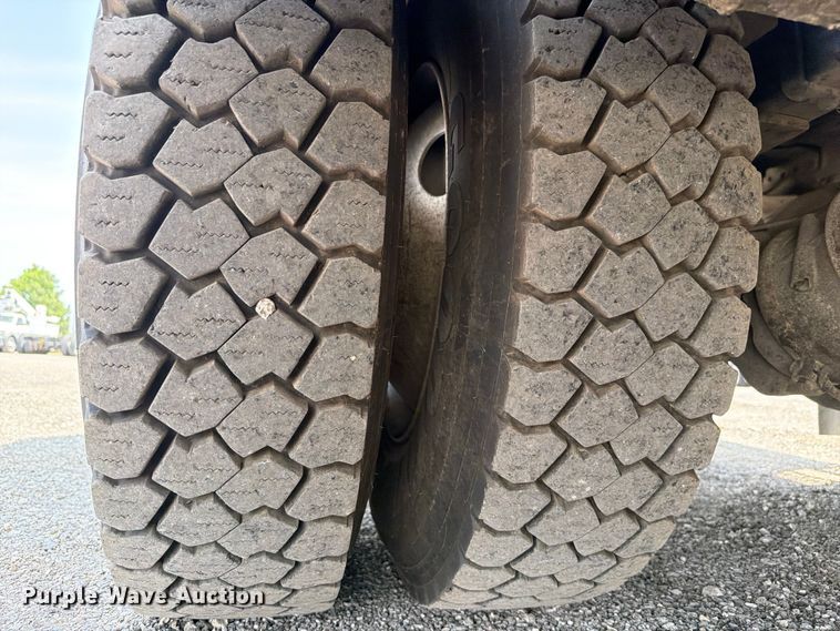 image for item FB4986 2014 Freightliner Business Class M2 fuel / lube truck