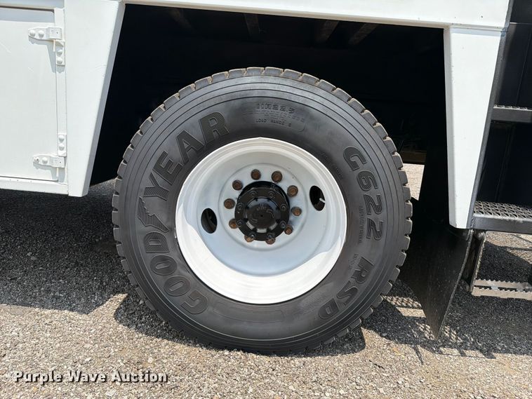 image for item FB4986 2014 Freightliner Business Class M2 fuel / lube truck