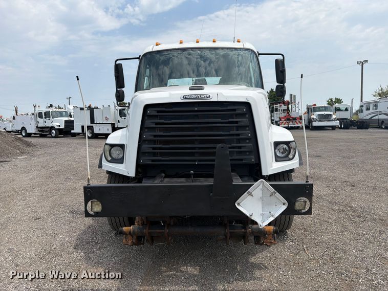 image for item FB5010 2013 Freightliner 108SD utility / service truck