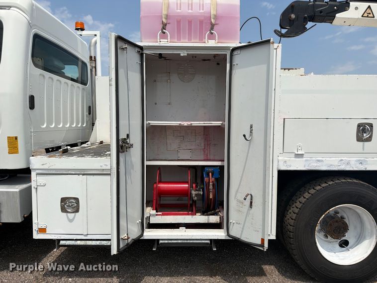 image for item FB5010 2013 Freightliner 108SD utility / service truck