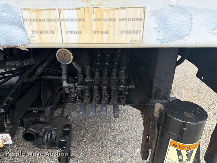 image for item FB5010 2013 Freightliner 108SD utility / service truck