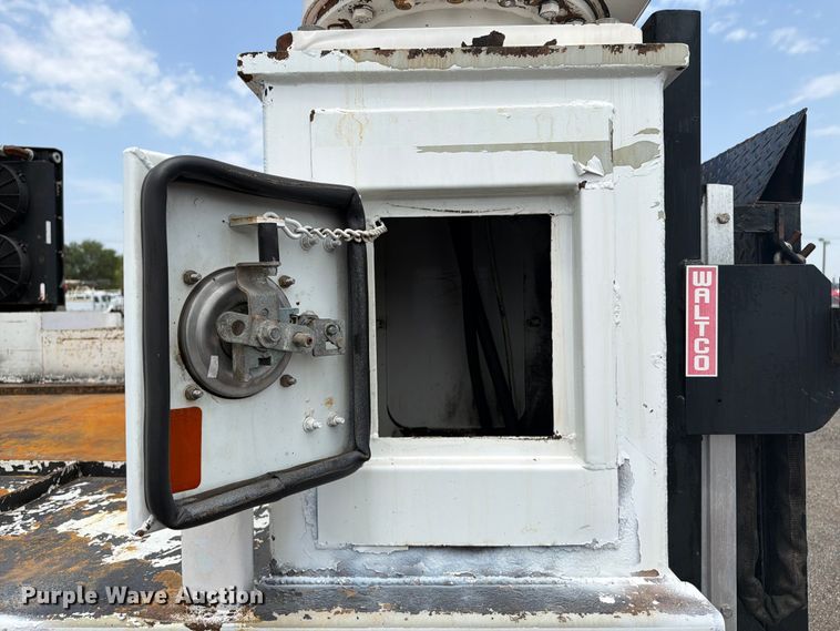 image for item FB5010 2013 Freightliner 108SD utility / service truck