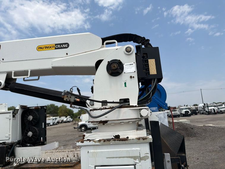 image for item FB5010 2013 Freightliner 108SD utility / service truck